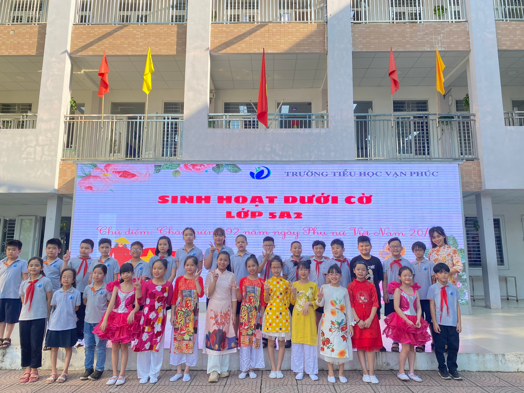 Sinh hoạt dưới cờ lớp 5A2 chào mừng 92 năm Ngày thành lập Hội Liên hiệp Phụ nữ Việt Nam (20/10/1930-20/10/2022)