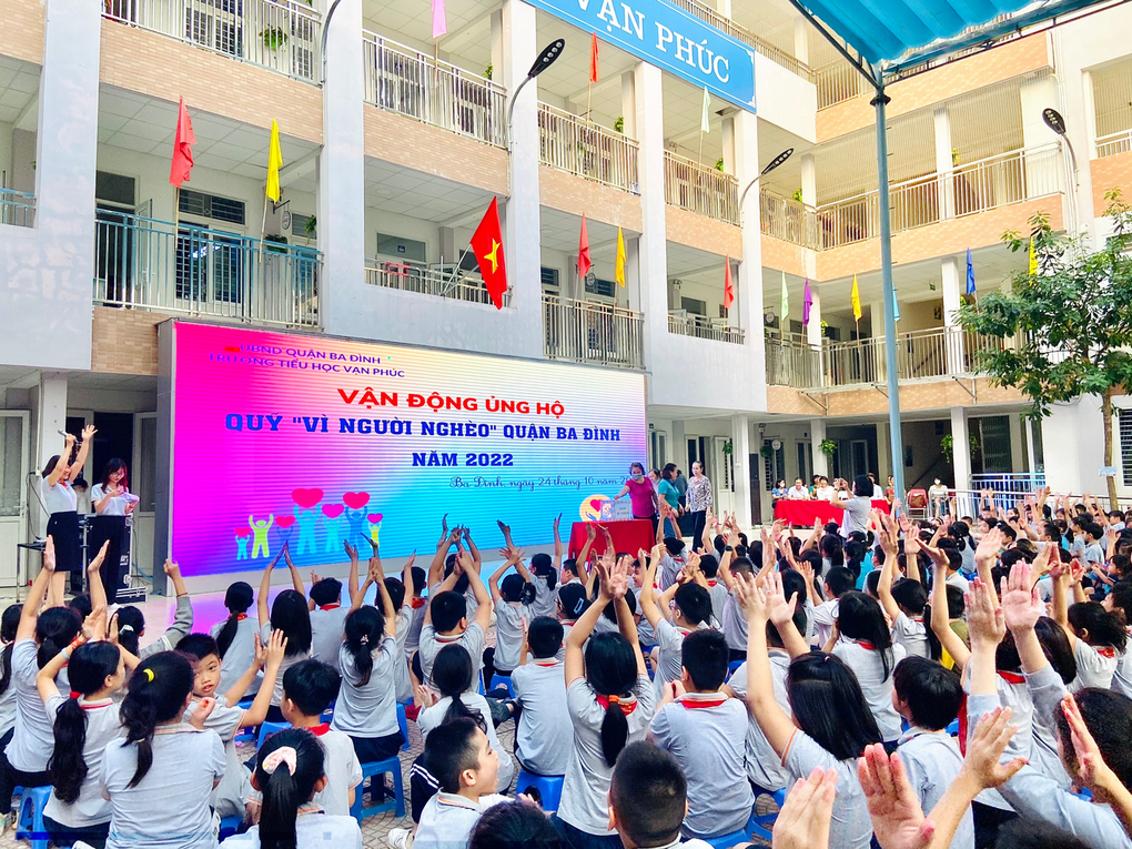 Xây dựng quỹ “Vì người nghèo”: Hành động đẹp, ý nghĩa của thầy và trò trường Tiểu học Vạn Phúc