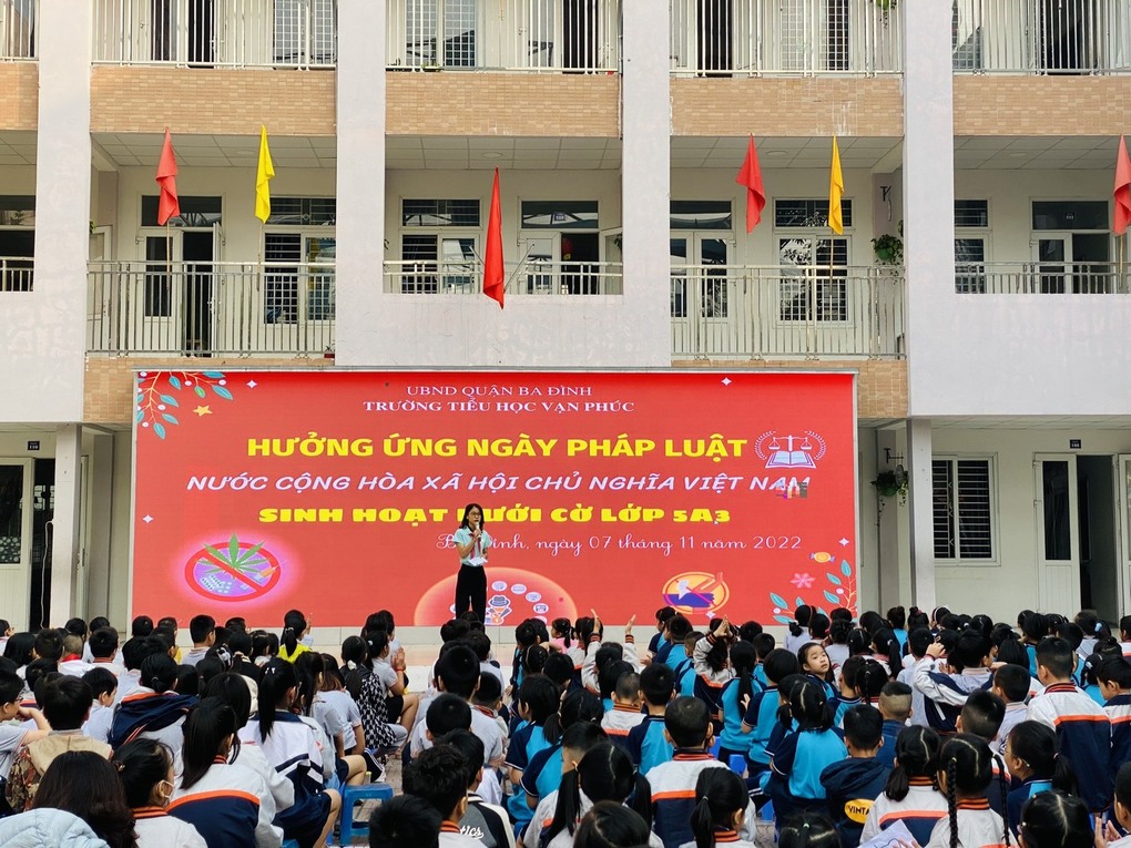 Tiểu học Vạn Phúc: Hưởng ứng Ngày Pháp luật nước Cộng hòa xã hội chủ nghĩa Việt Nam”