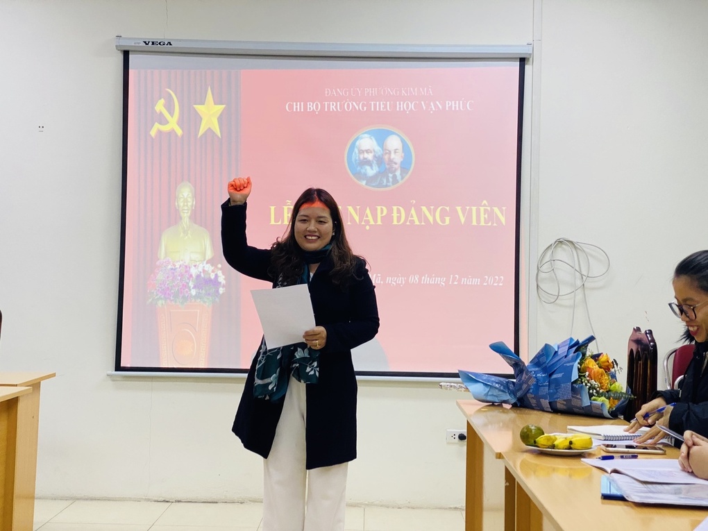 Lễ kết nạp đảng viên mới của Chi bộ trường Tiểu học Vạn Phúc năm 2022