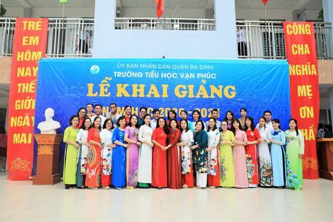 Hân hoan ngày khai giảng năm học mới 2020 - 2021 dưới mái trường Vạn Phúc thân yêu