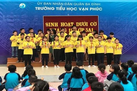 Chi đội 5A1 trường Tiểu học Vạn Phúc tổ chức Sinh hoạt dưới cờ với chủ đề "Chào mừng ngày 20/11"