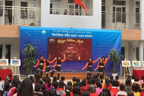 Tiểu học Vạn Phúc tưng bừng “Chào năm mới 2021”