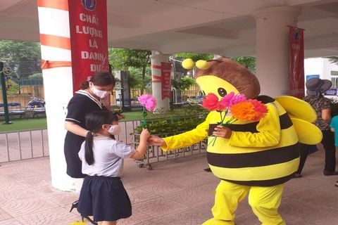 Náo nức ngày đầu tiên đến trường của học sinh lớp 1 Trường Tiểu học Vạn Phúc, Ba Đình