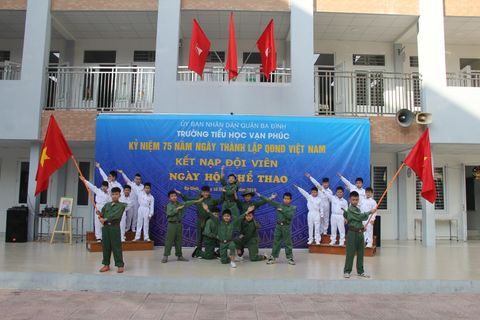 Trường Tiểu học Vạn Phúc giáo dục truyền thống "Tiếp bước cha anh"