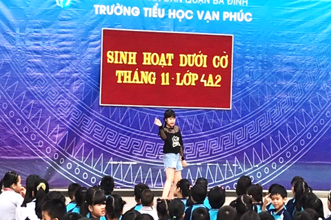 Chi đội 4A2 trường Tiểu học Vạn Phúc tổ chức buổi sinh hoạt dưới cờ với chủ đề “Tấm lòng thầy trò”