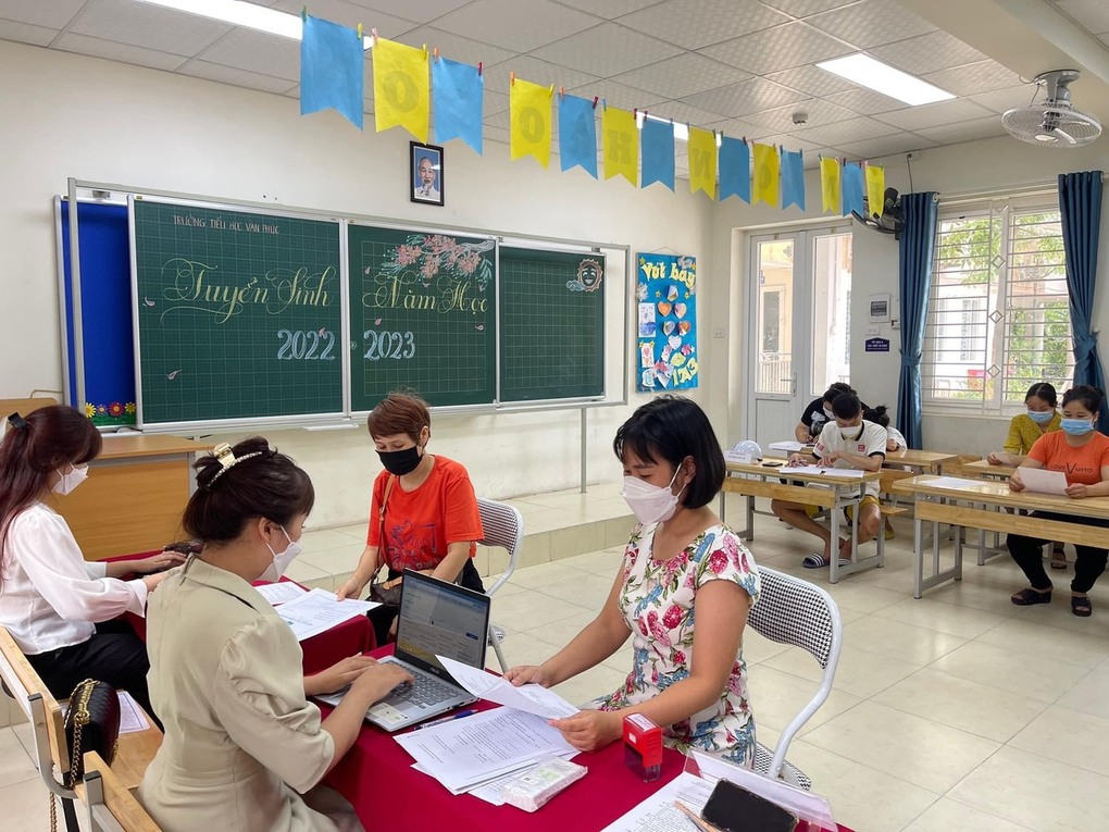 Trường Tiểu học Vạn Phúc quận Ba Đình tích cực hỗ trợ phụ huynh tuyển sinh trực tuyến vào lớp 1 năm học 2022-2023