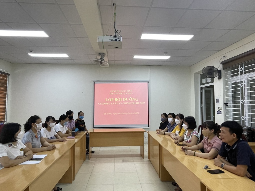 Trường Tiểu học Vạn Phúc tham dự “Lớp bồi dưỡng giáo dục lý luận chính trị hè năm 2022”