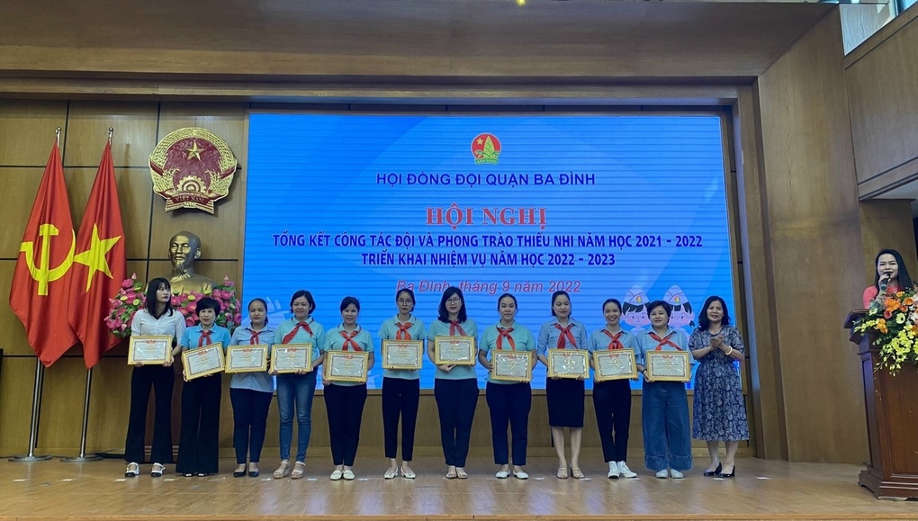 “Cơn mưa” niềm vui đầu năm học mới của Liên đội Trường Tiểu học Vạn Phúc