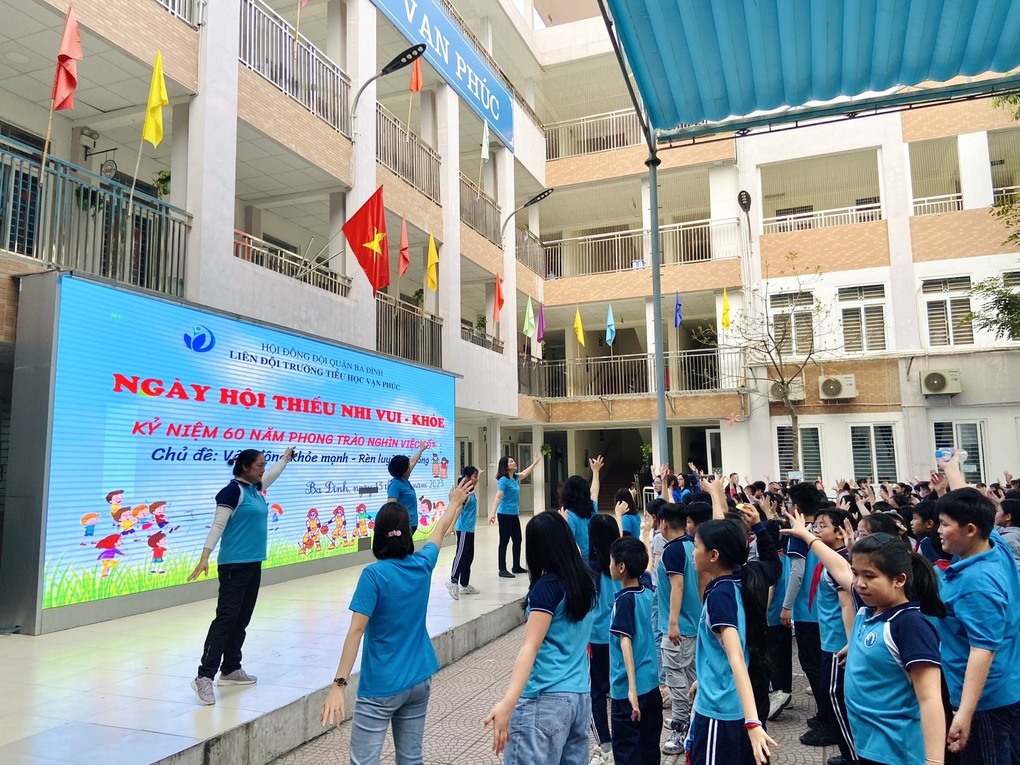 Sôi động Ngày hội thiếu nhi vui-khỏe hướng tới chủ đề: “ Vận động khỏe mạnh - Rèn luyện kỹ năng” của Trường Tiểu học Vạn Phúc