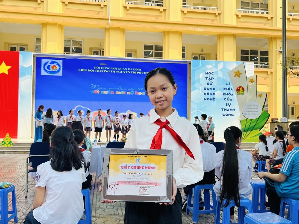 Nguyễn Huyền Anh - Gương thiếu nhi tiêu biểu trong phong trào "Nghìn việc tốt" của Liên đội Trường Tiểu học Vạn Phúc