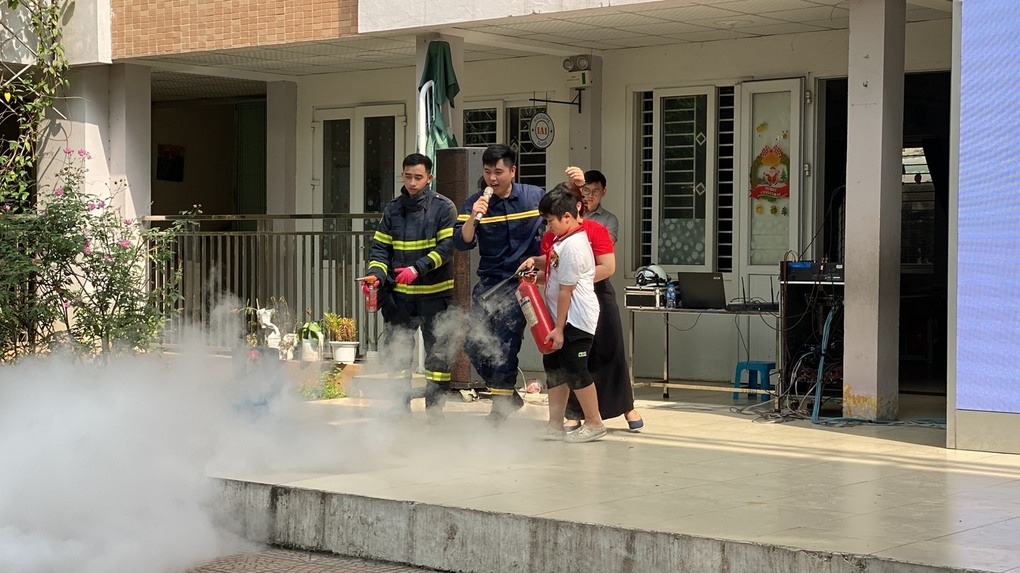 Trường TH Vạn Phúc: Tuyên truyền – Diễn tập phương án PCCC và cứu nạn cứu hộ