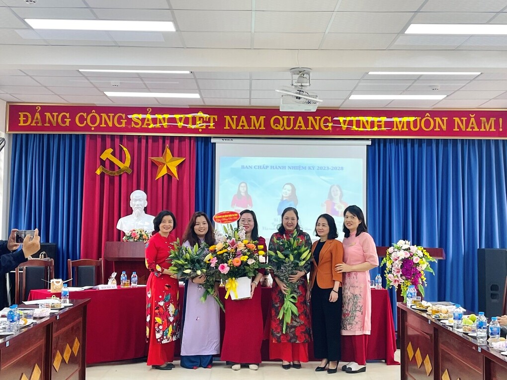 Đại hội Công đoàn trường Tiểu học Vạn Phúc nhiệm kỳ 2023-2028 với tinh thần: “Đổi mới - Dân chủ - Đoàn kết - Phát triển”