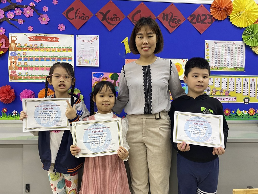 Cô giáo Phan Huyền Thương - người mẹ hiền thứ hai của các cô cậu học trò lớp 1A2