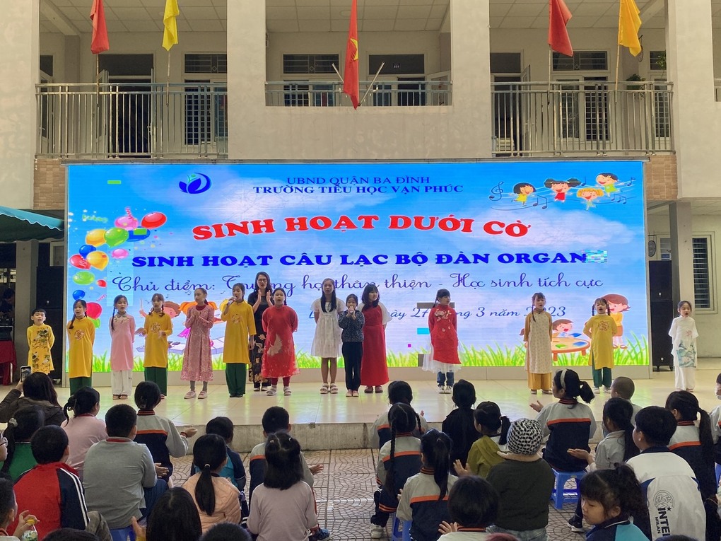 Hứng khởi tràn ngập trong buổi sinh hoạt chuyên đề Câu lạc bộ Đàn organ Trường Tiểu học Vạn Phúc