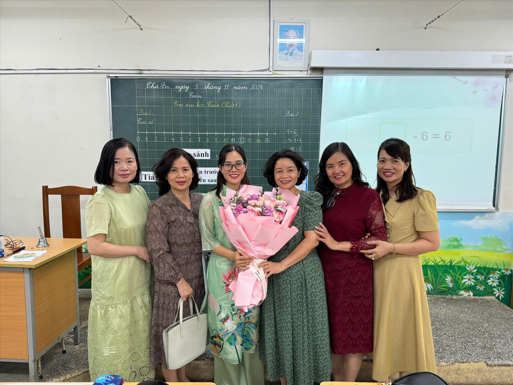 Cô giáo Đặng Lê Phương - Trường Tiểu học Vạn Phúc tham gia dự thi giáo viên dạy giỏi cấp Quận môn Toán