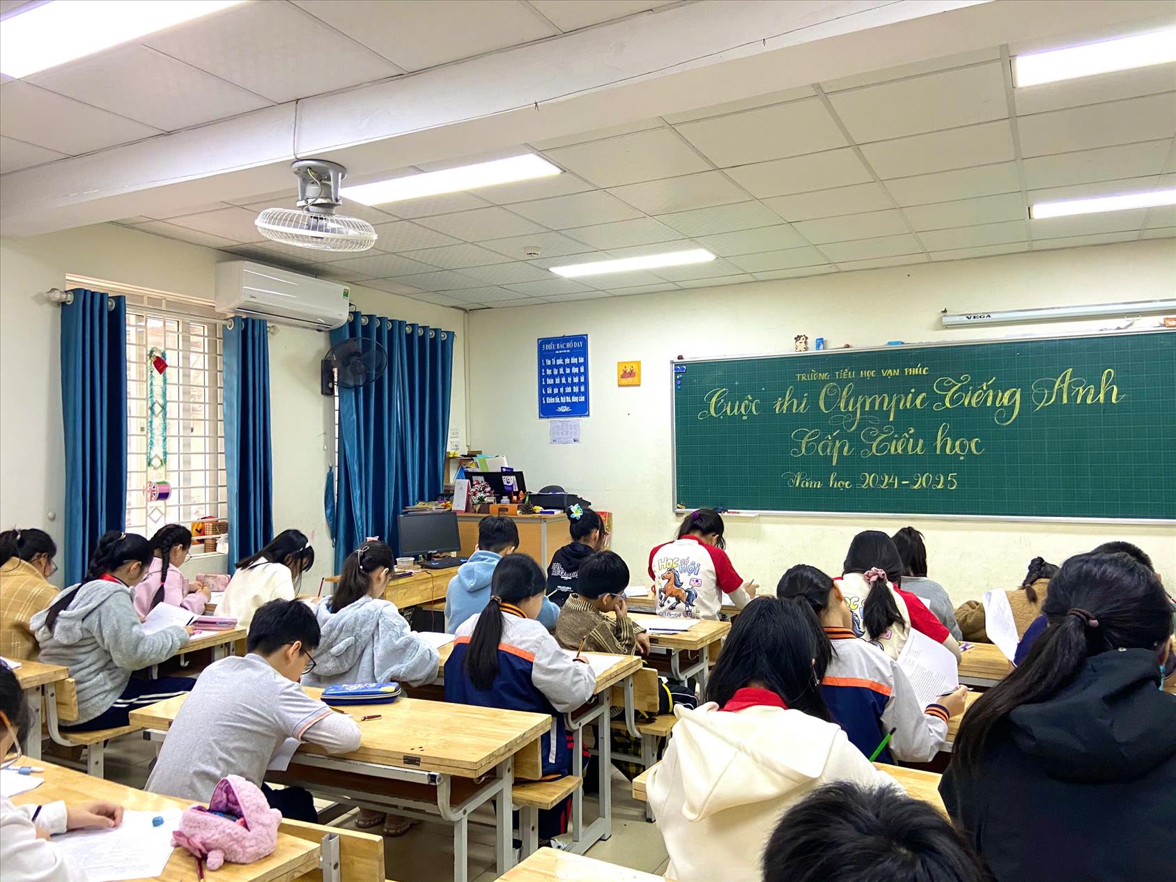 “Những chú ngựa con” Trường Tiểu học Vạn Phúc chinh phục vòng cấp Trường Cuộc thi Olympic Tiếng Anh năm học 2024-2025