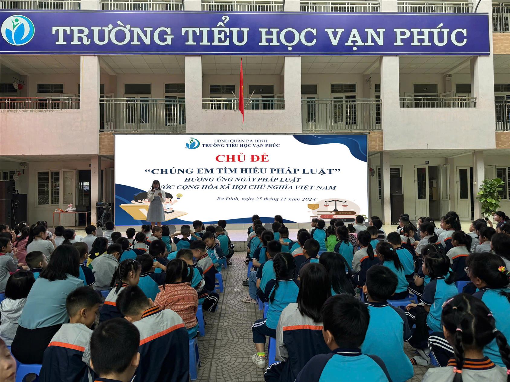 Trường Tiểu học Vạn Phúc hưởng ứng ngày Pháp Luật Việt Nam (09/11/2024)