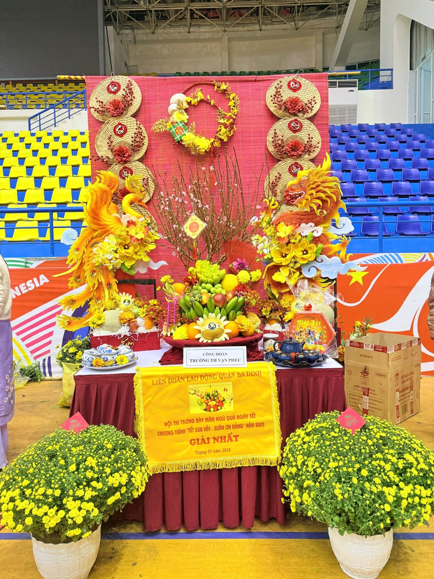 Giải Nhất hội thi "Gói Bánh Chưng, Bày Mâm Cỗ ngày Tết, Mâm Quả ngày Tết"- Công đoàn Trường Tiểu học Vạn Phúc “ăn Tết” tưng bừng