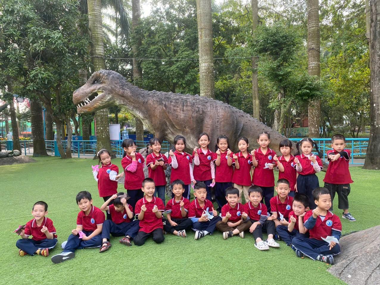 HỌC SINH LỚP 1A1 HÁO HỨC TRẢI NGHIỆM TẠI TRANG TRẠI GIÁO DỤC CÁNH BUỒM XANH