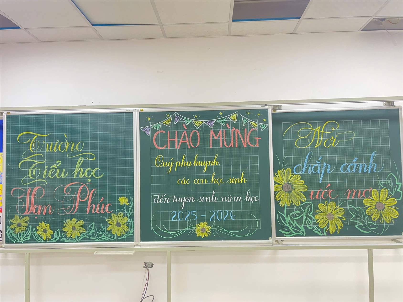 Trường Tiểu học Vạn Phúc tổ chức tuyển sinh theo hình thức trực tiếp học sinh vào lớp 1 năm học 2025 - 2026