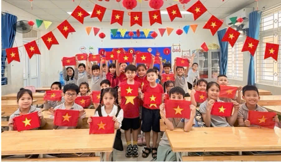 Trường Tiểu học Vạn Phúc – Rực rỡ sắc cờ Tổ quốc – Tự hào ngày Độc lập