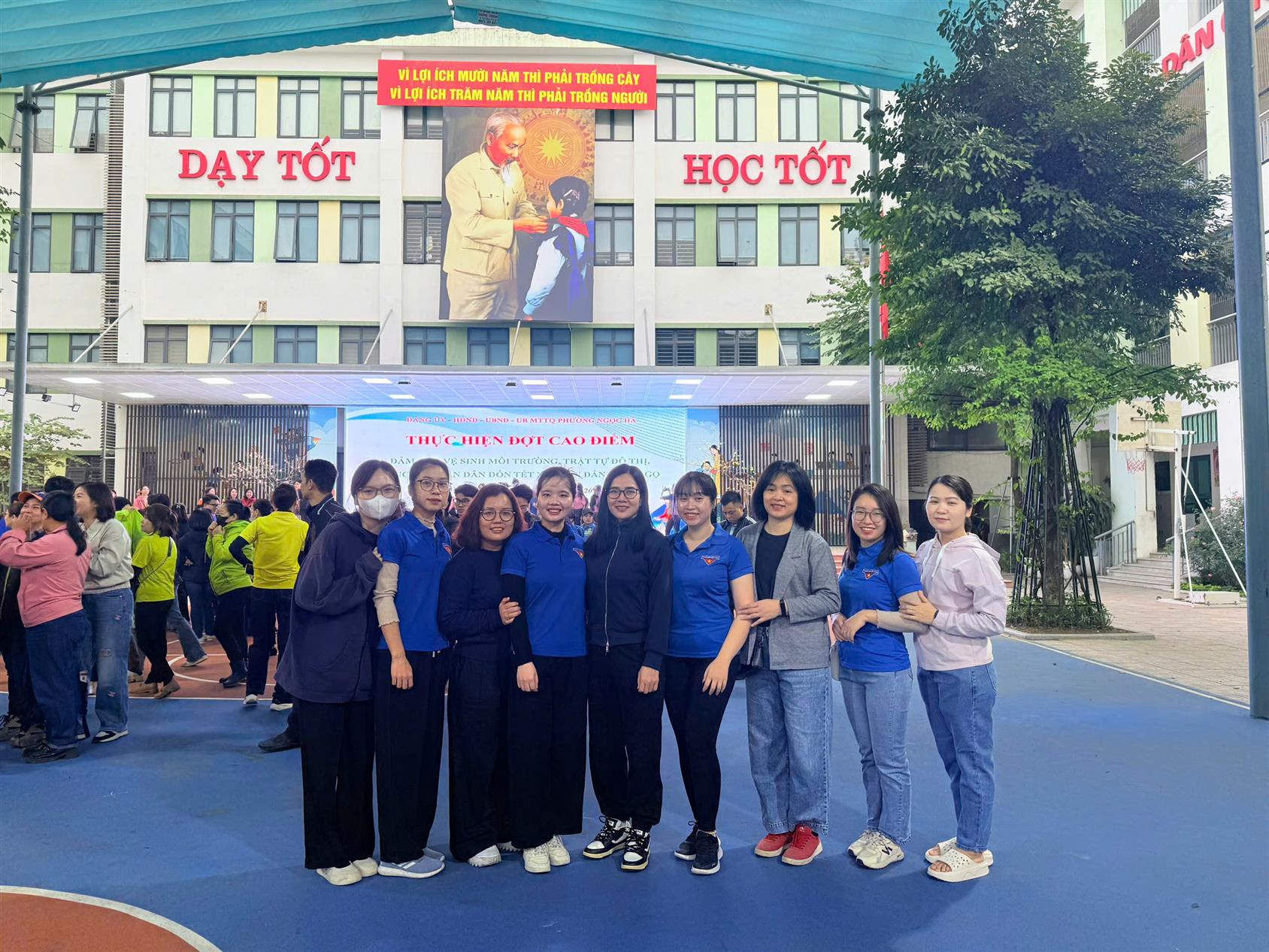 GIÁO VIÊN TRƯỜNG TIỂU HỌC VẠN PHÚC CHUNG TAY VỆ SINH MÔI TRƯỜNG ĐÓN TẾT BÍNH NGỌ 2026