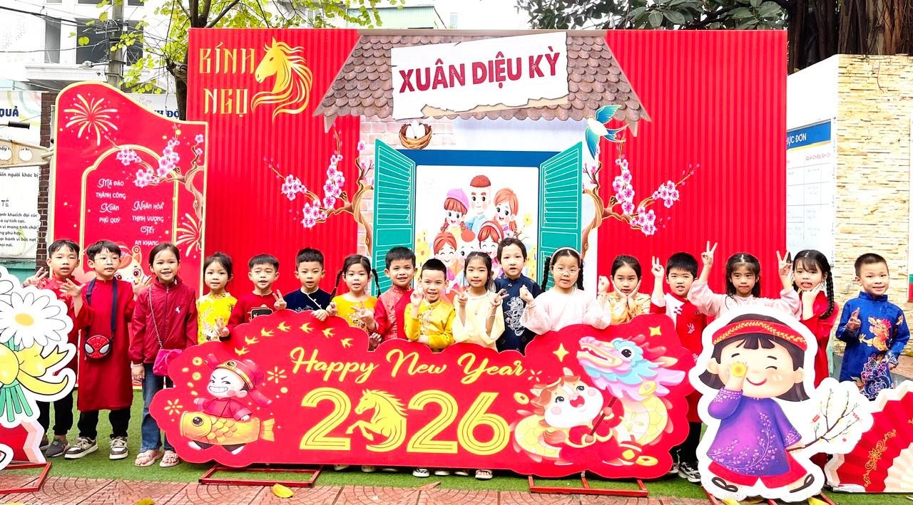 LỄ HỘI XUÂN 2026 – RỘN RÀNG SẮC MÀU TUỔI THƠ CỦA HỌC SINH LỚP 2A1, TRƯỜNG TIỂU HỌC VẠN PHÚC