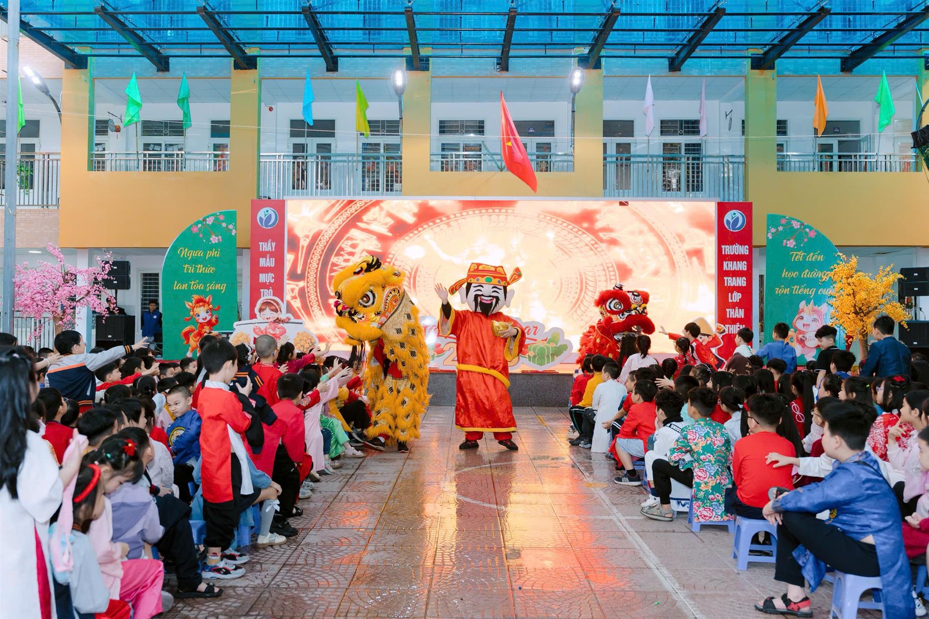 RỘN RÀNG NGÀY HỘI XUÂN CỦA HỌC SINH LỚP 3A2 TRƯỜNG TIỂU HỌC VẠN PHÚC