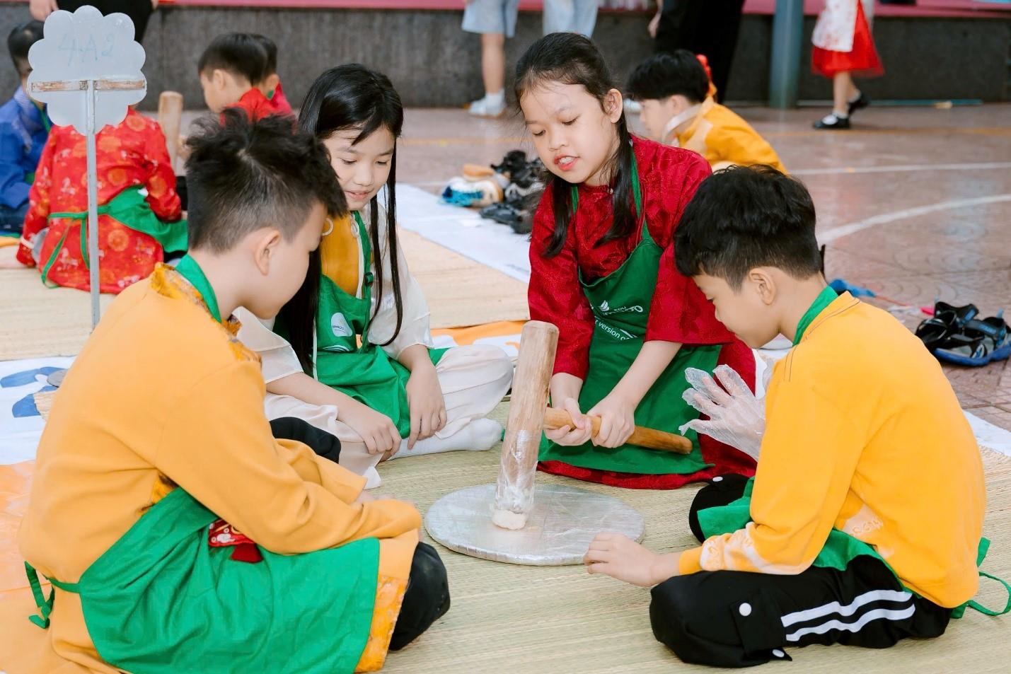 SẮC XUÂN NGẬP TRÀN SÂN TRƯỜNG TIỂU HỌC VẠN PHÚC: NGÀY HỘI XUÂN ĐẦY TIẾNG CƯỜI CỦA LỚP 4A2