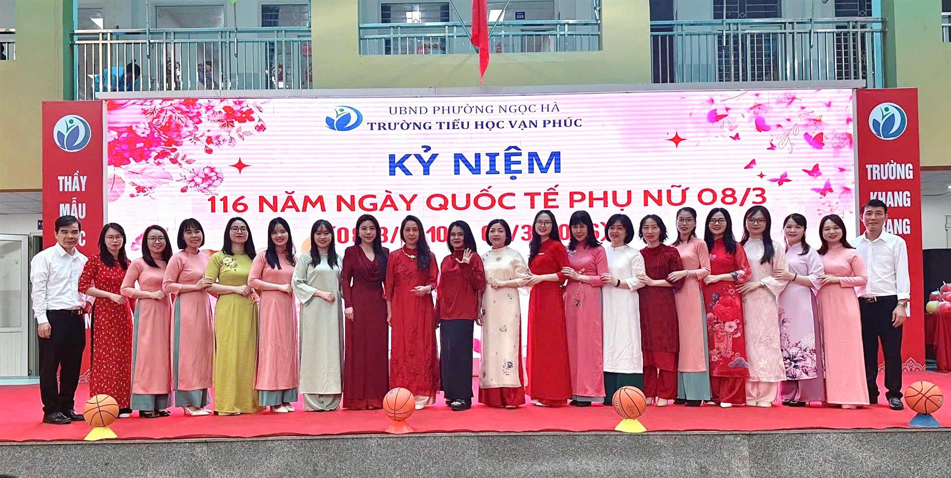 Ngày hội áo dài – Lan tỏa vẻ đẹp truyền thống tại trường Tiểu học Vạn Phúc