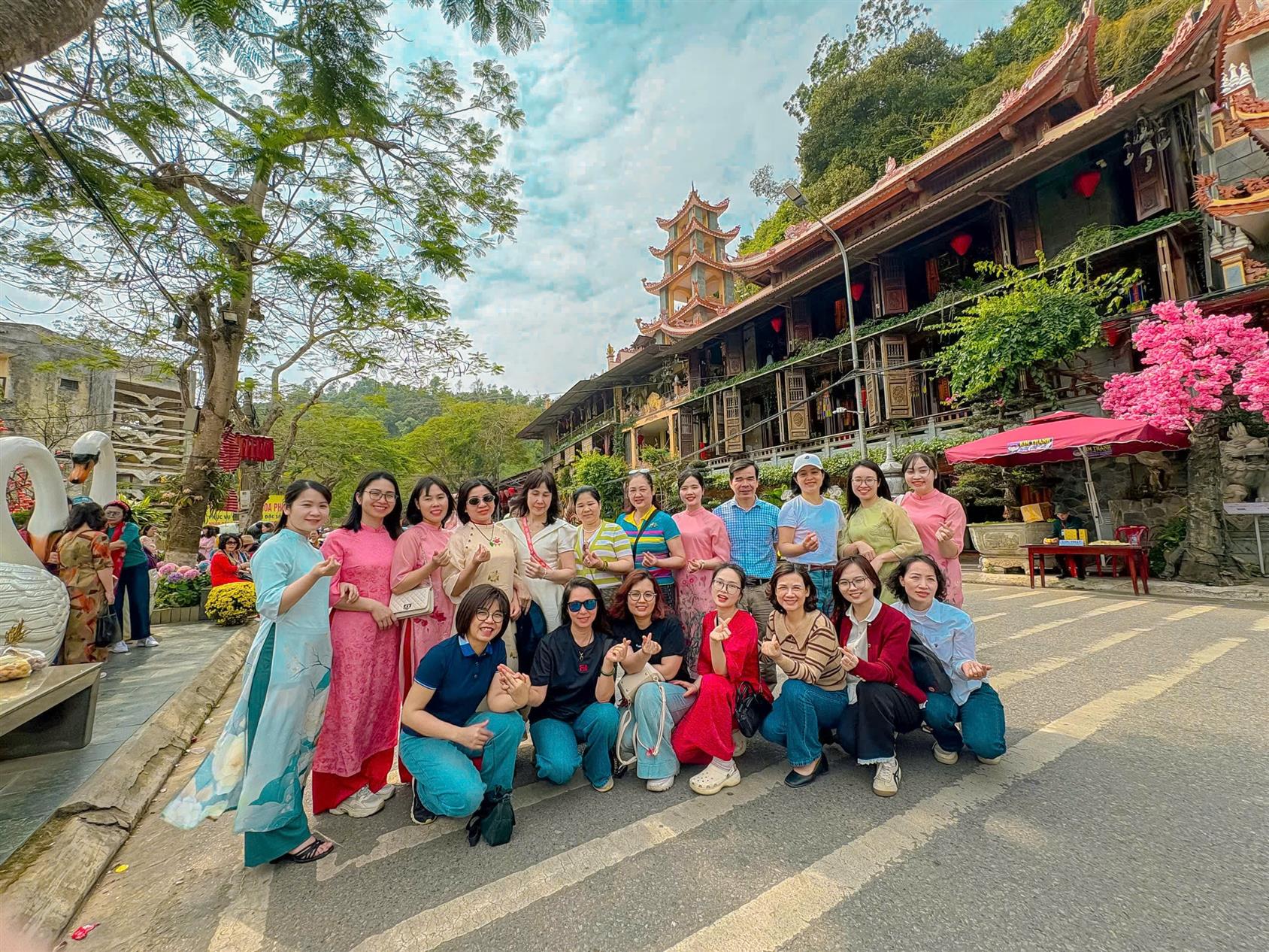 DU XUÂN ĐẦU NĂM – HOẠT ĐỘNG Ý NGHĨA CỦA TRƯỜNG TIỂU HỌC VẠN PHÚC HƯỚNG TỚI KỶ NIỆM 116 NĂM NGÀY QUỐC TẾ PHỤ NỮ (08/3/1910 – 08/3/2026)