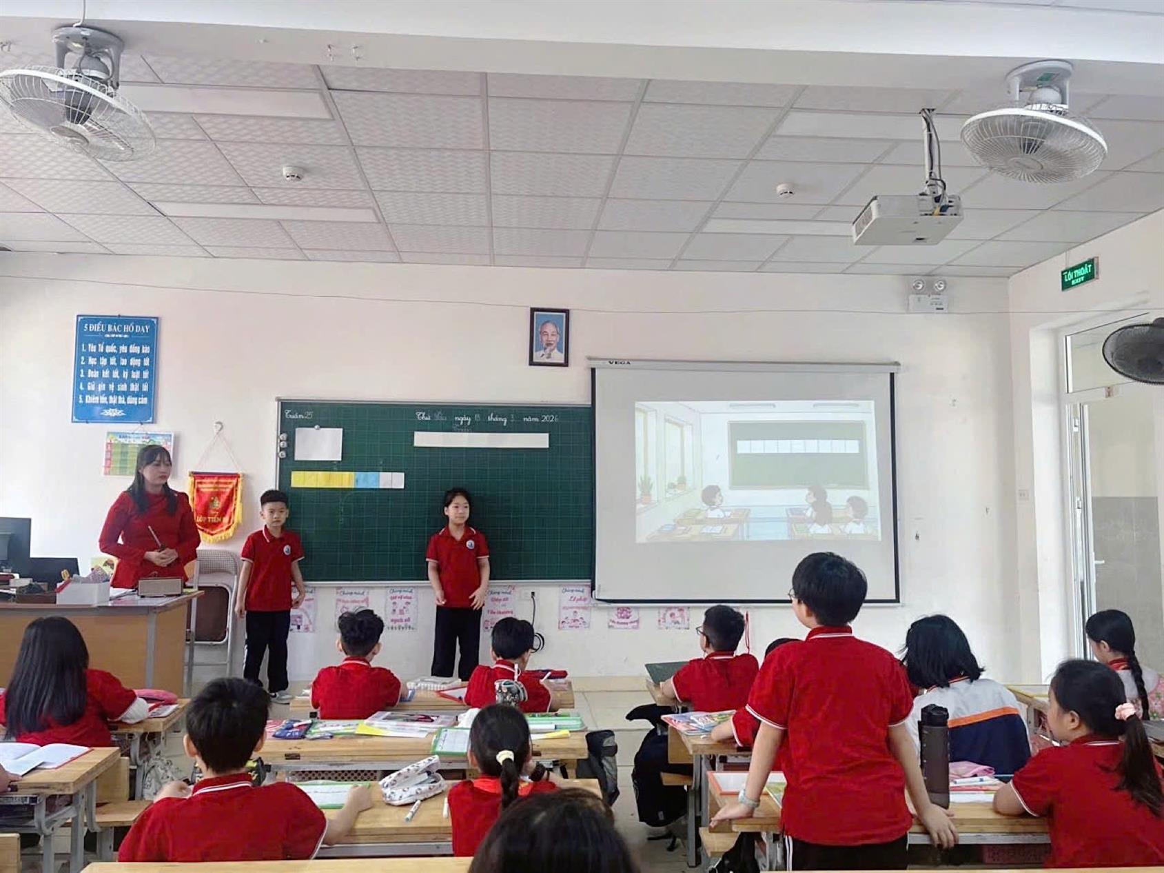 HỘI GIẢNG MÔN TOÁN LỚP 4: KHI ÂM NHẠC VÀ CÔNG NGHỆ CÙNG VÀO BÀI “CỘNG CÁC PHÂN SỐ CÙNG MẪU SỐ”