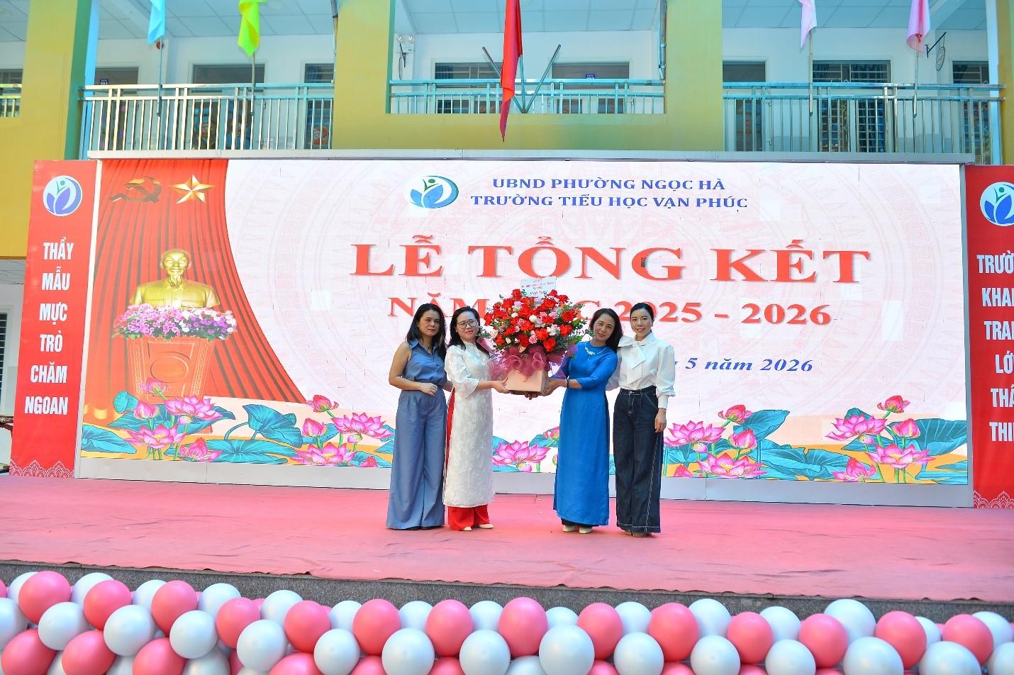 Lễ Tổng kết năm học 2025-2026: Một năm học ghi dấu những thành tựu đáng tự hào của thầy và trò trường Tiểu học Vạn Phúc.