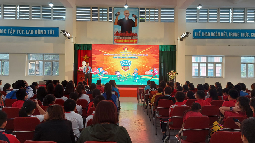 Có thể là hình ảnh về 1 người