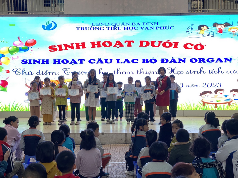 C:\Users\Techsi.vn\Desktop\Ảnh 2022-2023\CLB đàn\z4214441626805_1e6a750a76d3794b0693a11cba8d4762.jpg