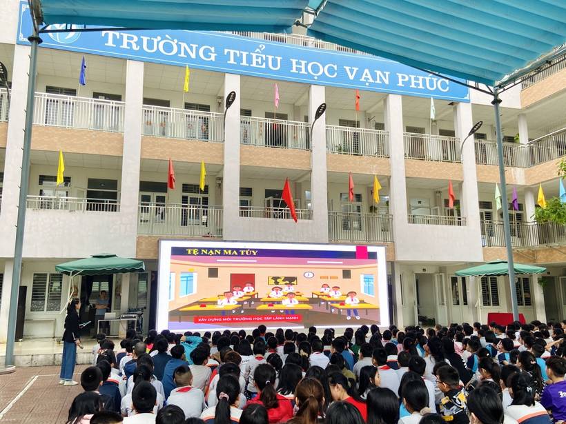 C:\Users\Techsi.vn\Desktop\Ảnh 2022-2023\Tuyên truyền tác hại ma túy\z4236314497242_3ec25258a3e91bd41a3017aba3920c58.jpg