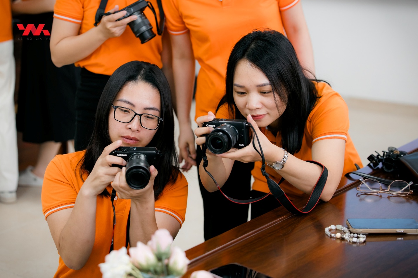 Có thể là hình ảnh về 4 người