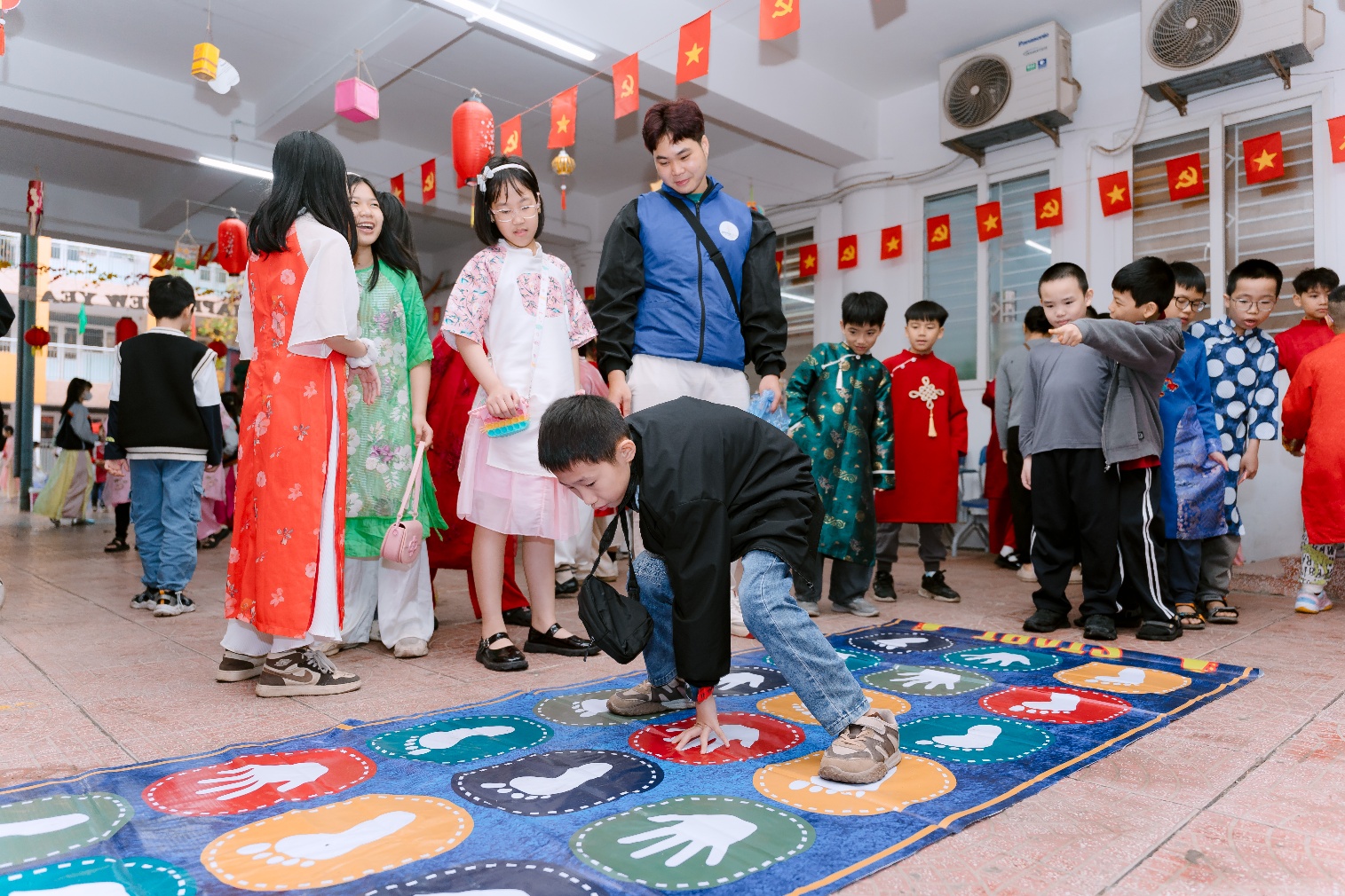 C:\Users\84356\Downloads\choi -nhi.jpg