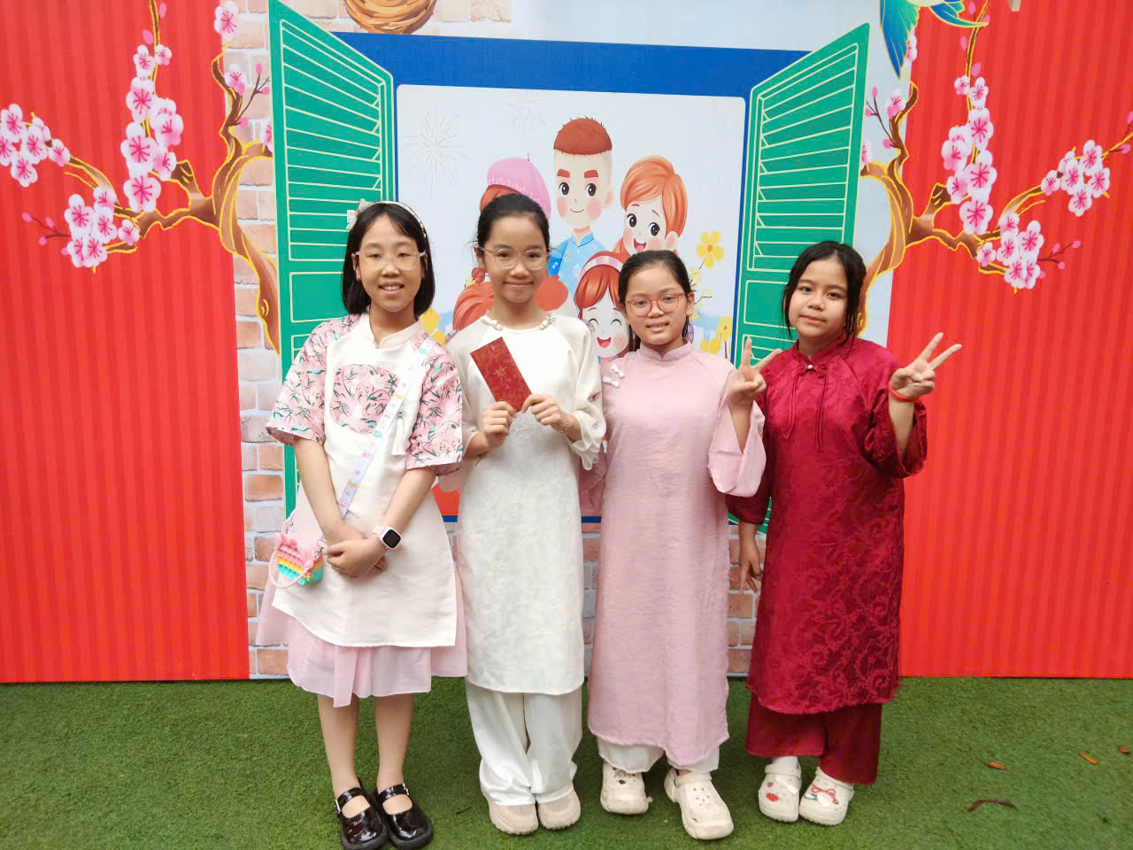 C:\Users\84356\Downloads\4 hs.jpg