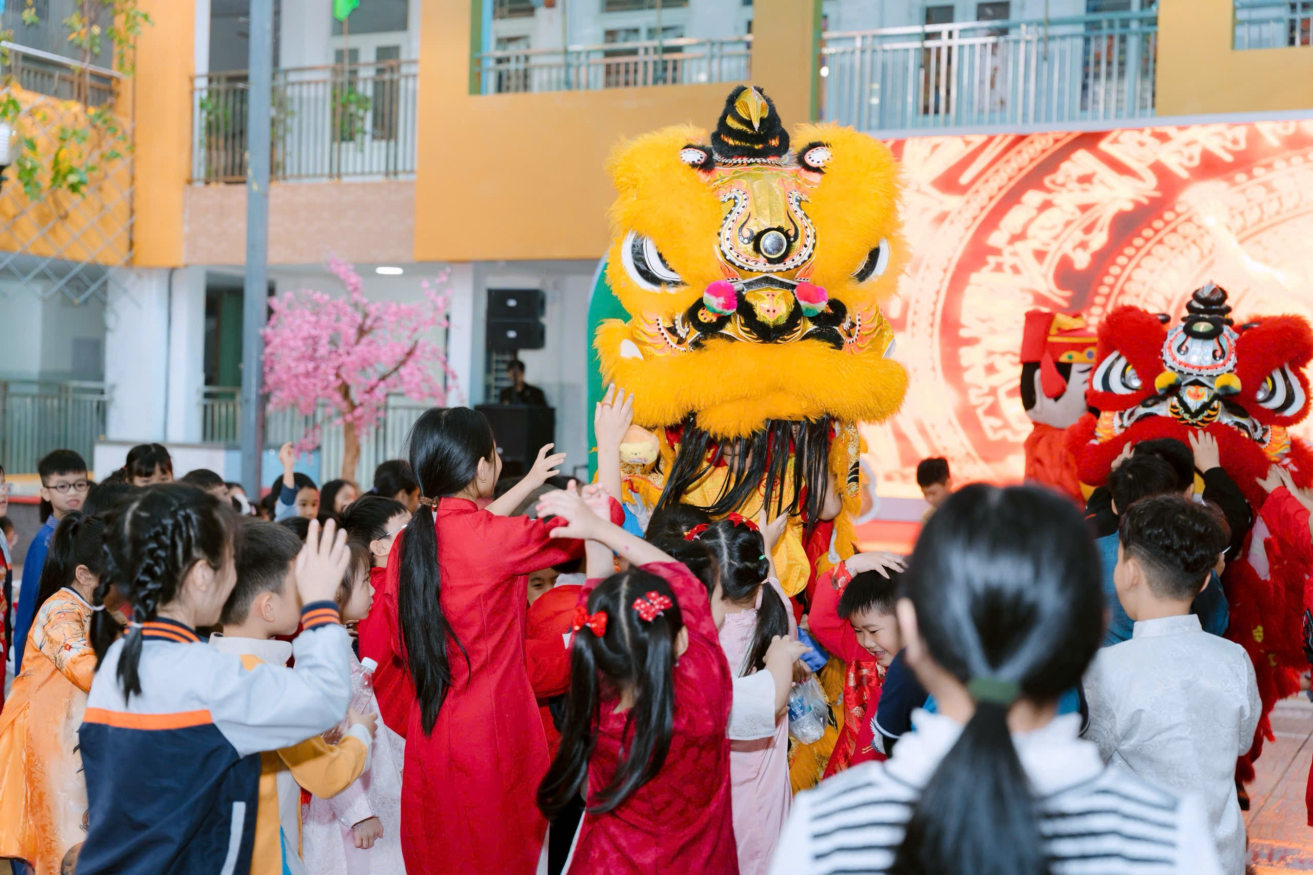 A group of people around a lion dance
Description automatically generated