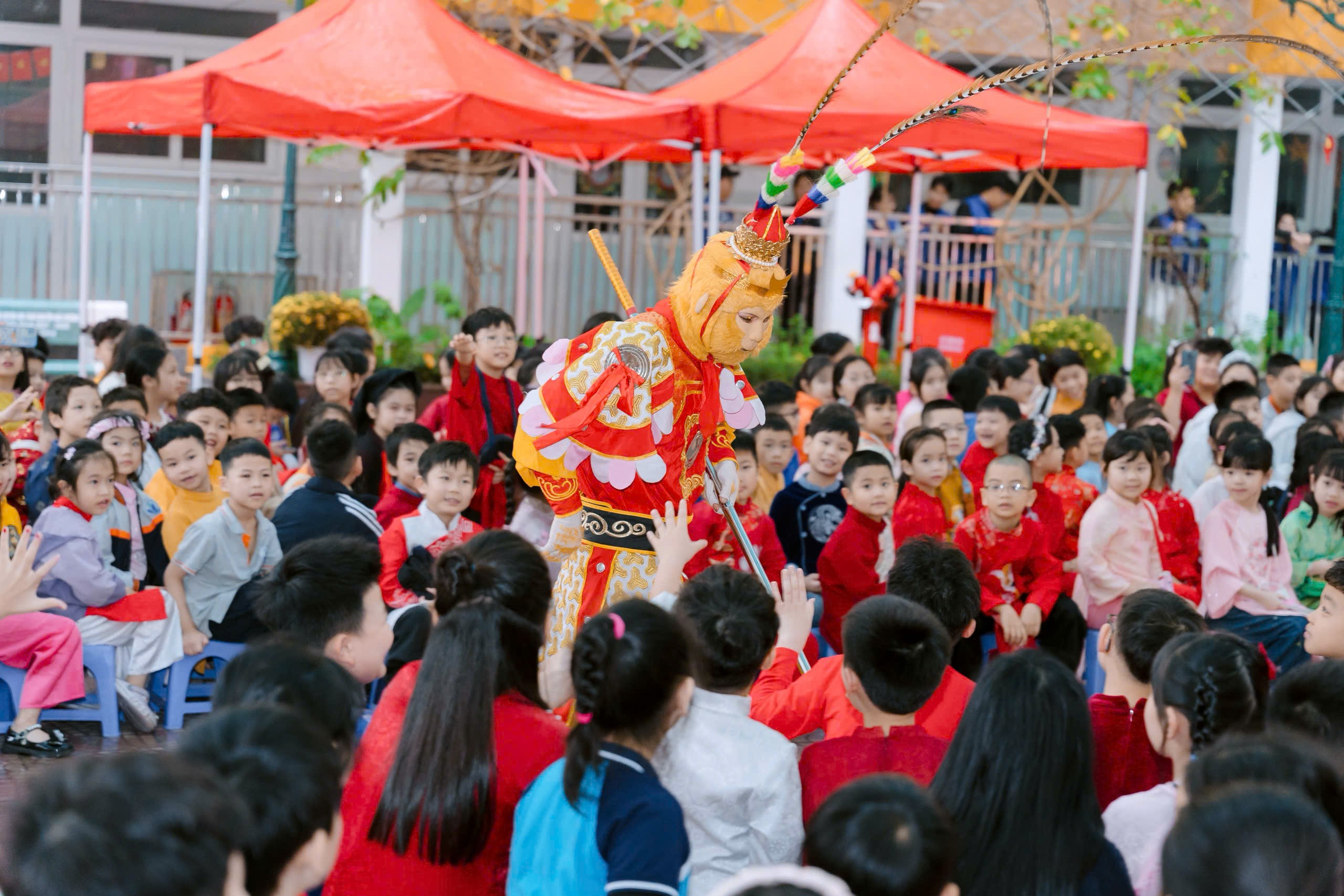 A group of kids in a crowd
Description automatically generated