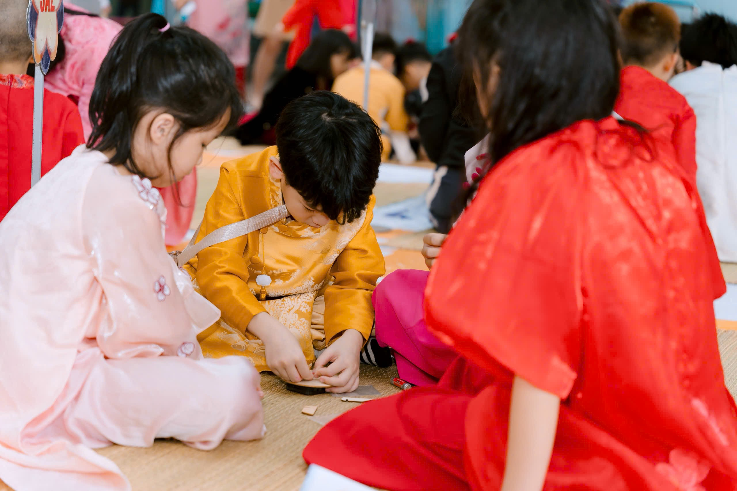 A group of children sitting on the floor
Description automatically generated