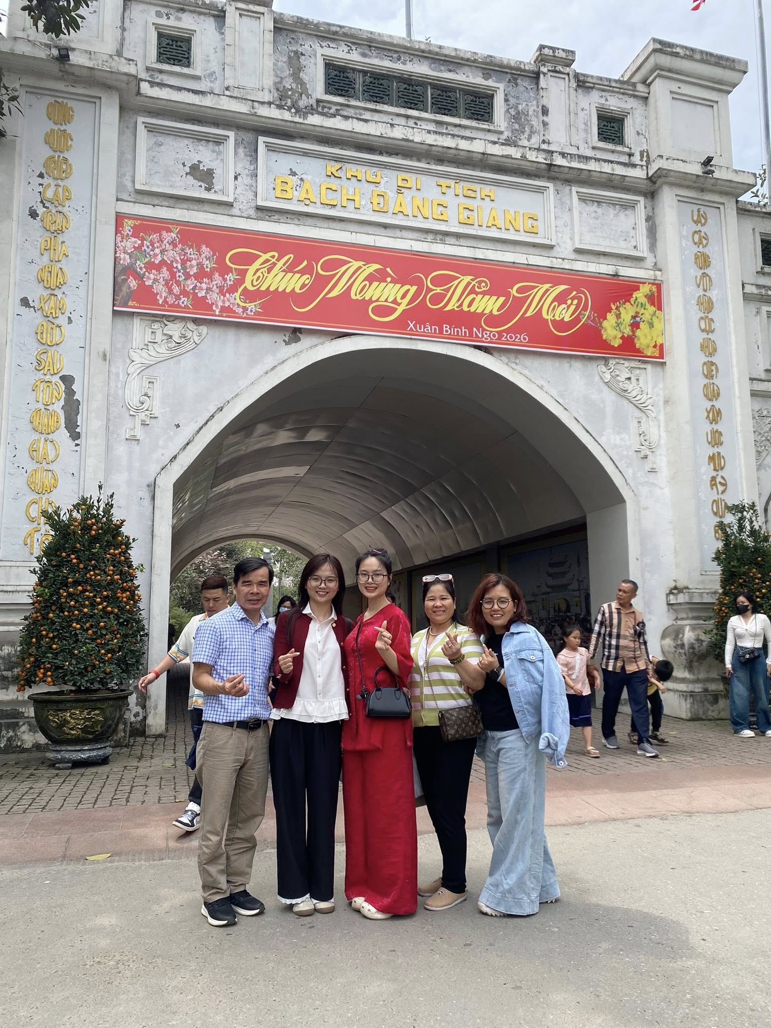 Có thể là hình ảnh về văn bản cho biết 'BACH κιΑW ACH ات ĐANG TICH GIANG Chúc TNhùng CMnNimH Mừng Xuan Bính Ngọ Năm NimMa) Met 2026'