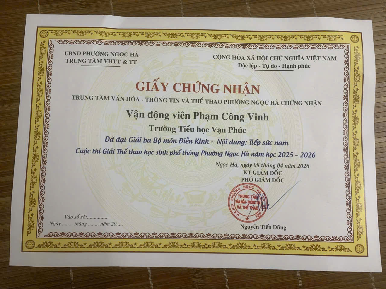 C:\Users\84356\Desktop\WEB\chạy vinh.jpg