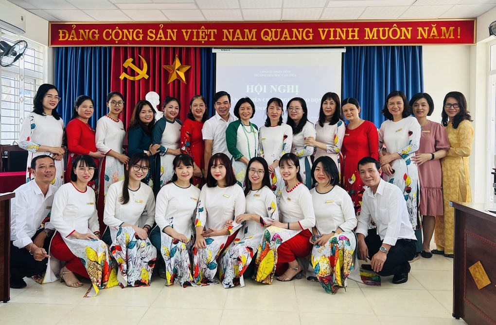 Trường Tiểu học Vạn Phúc tổ chức thành công Hội nghị cán bộ, viên chức và người lao động năm học 2022 - 2023