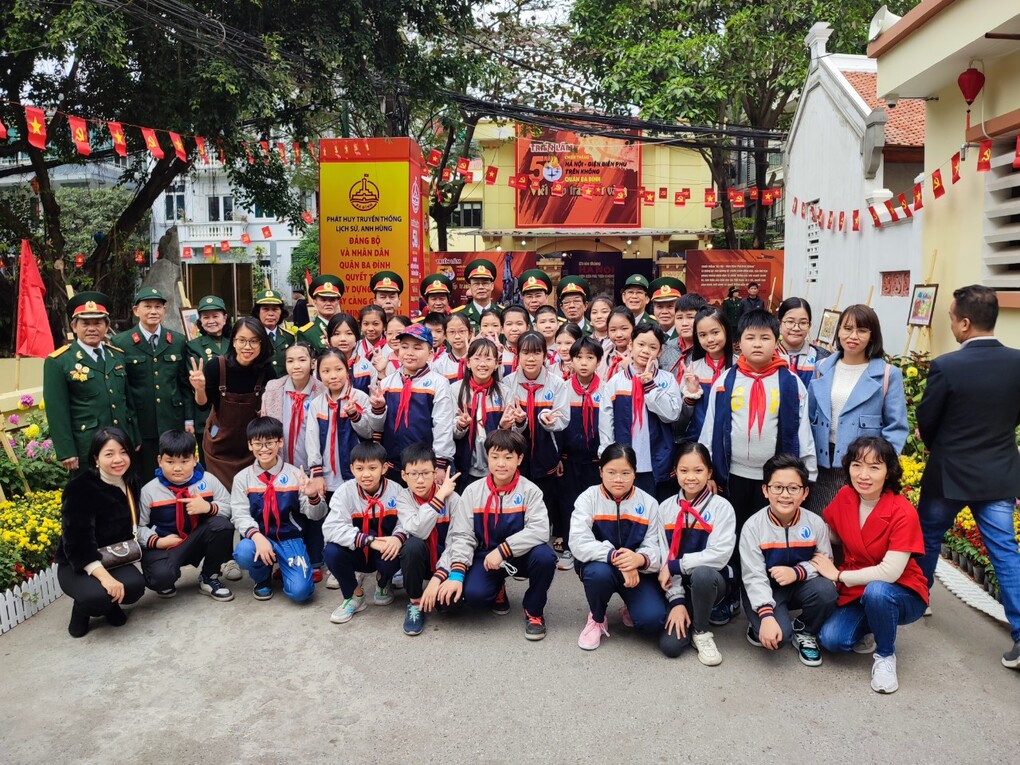 Tham quan di tích hồ Hữu Tiệp