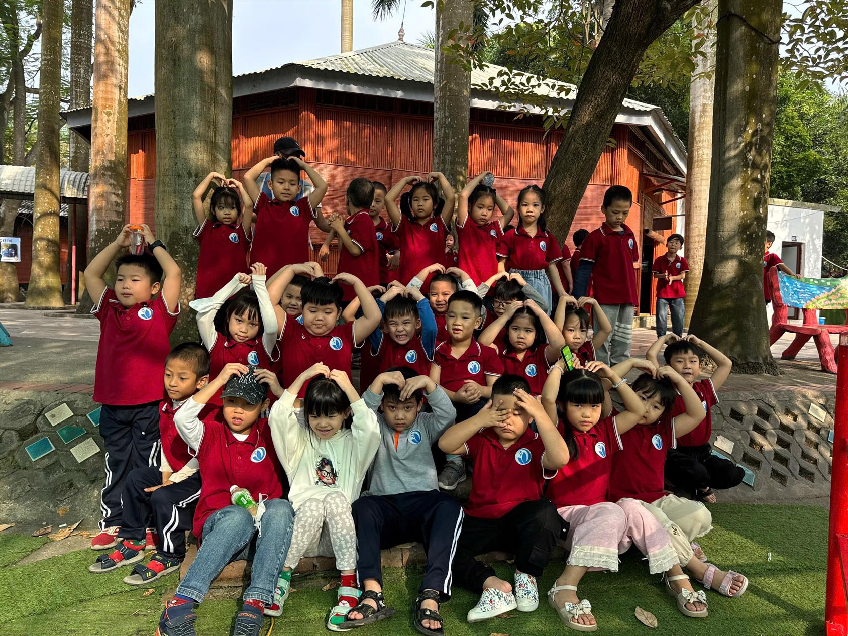 HÀNH TRÌNH KHÁM PHÁ ĐẦY MÀU SẮC CỦA LỚP 1A2 TẠI KHU TRẢI NGHIỆM GIÁO DỤC CÁNH BUỒM XANH