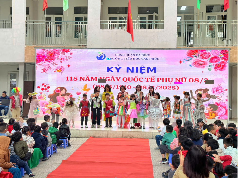 Chuỗi hoạt động ý nghĩa và đáng nhớ của cô và trò Trường Tiểu học Vạn Phúc chào mừng Ngày Quốc tế Phụ nữ 08/3