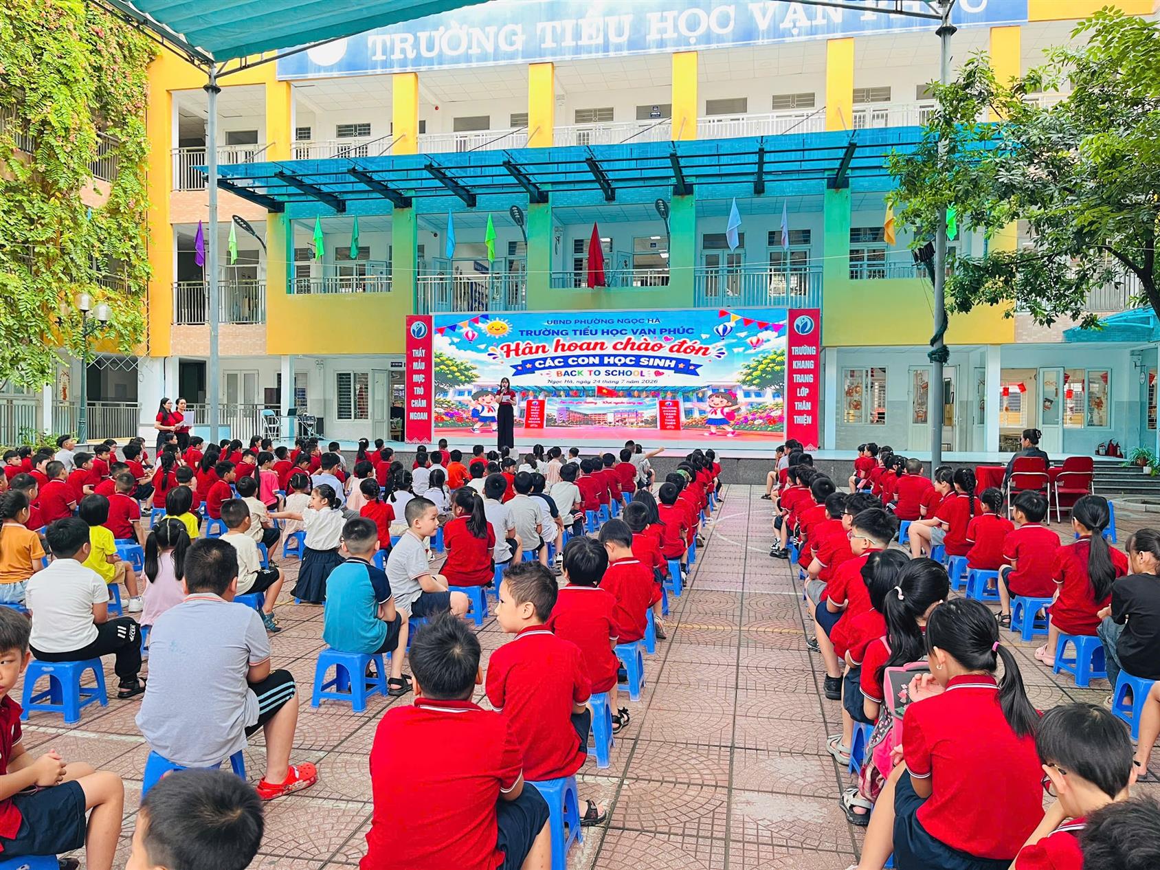 TRƯỜNG TIỂU HỌC VẠN PHÚC HÂN HOAN CHÀO ĐÓN CÁC EM HỌC SINH TRỞ LẠI MÁI TRƯỜNG THÂN YÊU
